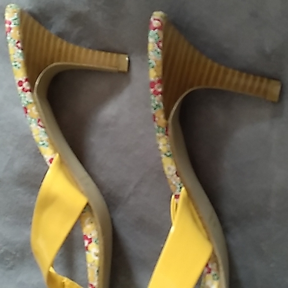 Rampage Heeled Flipflop Sandles - Picture 10 of 10